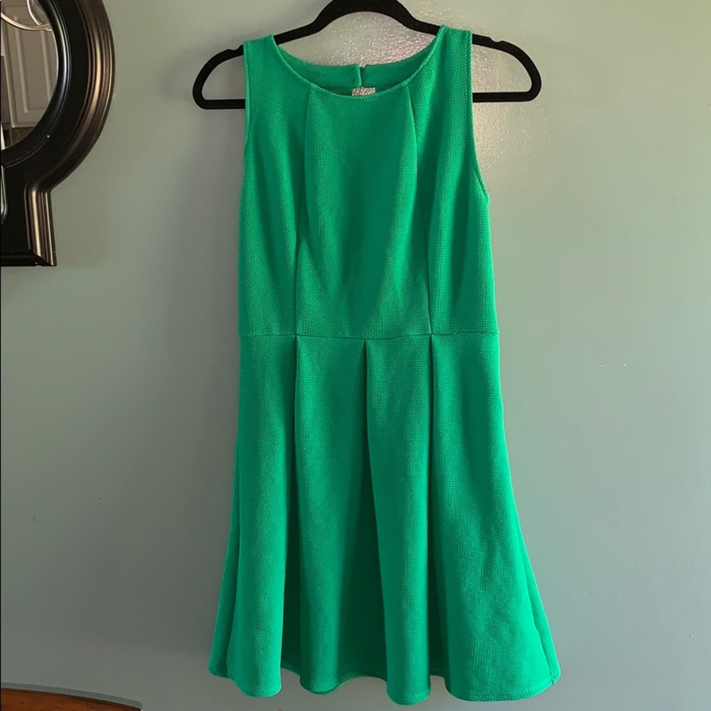 CUTE!! Kelly Green Knit Dress, size M